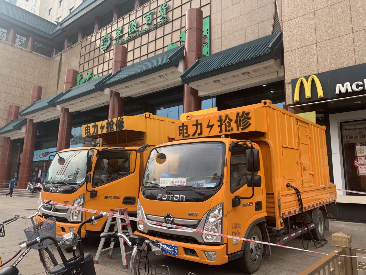 北京靜音發(fā)電車出租，400kw發(fā)電車出租